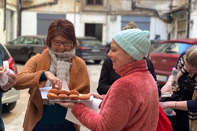 Palermo on a plate: Traditional Food & Wine tour (by Streaty) - Getting started at Via Principe di Belmonte and warming up with stories