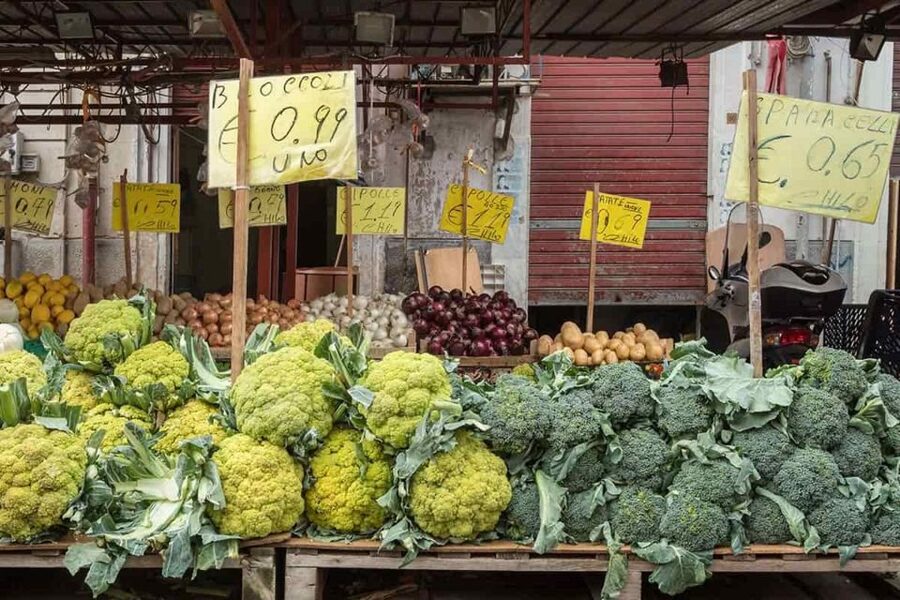Palermo: Street Food Tour in Ballarò and Vucciria Markets - What $94 buys you in a 3-hour, guided format