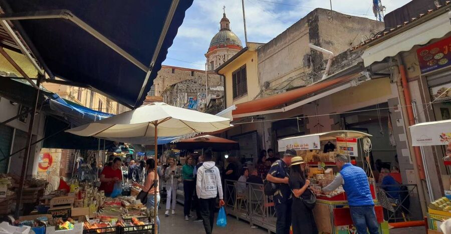 Palermo: Street Food Tour in Ballarò and Vucciria Markets - Starting at Palermo Cathedral, then letting the streets do the work