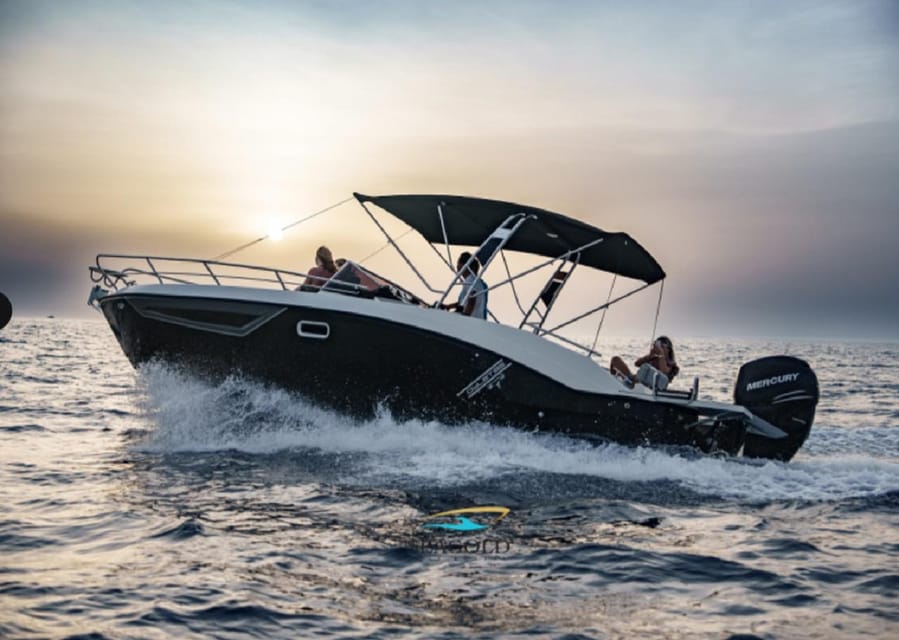 Palermo : Tour condiviso in barca con Aperitivo e Snorkeling - Boat Comfort, Music, and the Small-Group Advantage