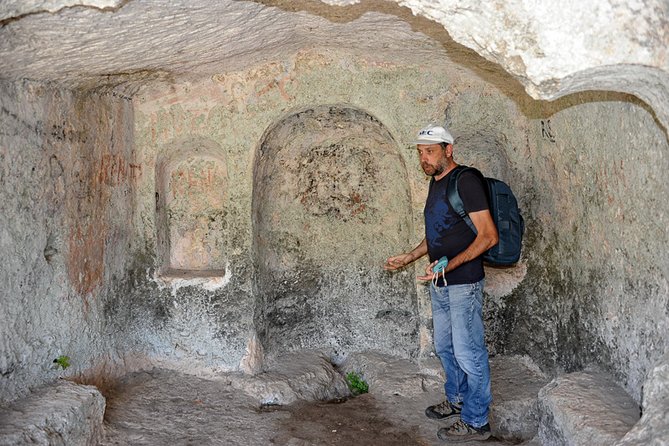Pantalica nature history and archeology - Pantalica in one hike, UNESCO tombs plus wild Sicilian nature