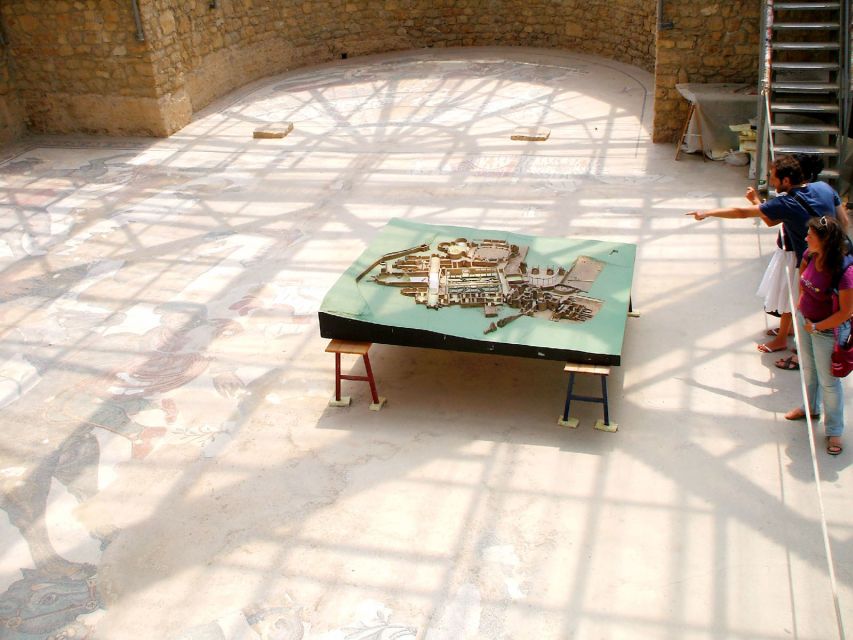 Piazza Armerina: Roman Villa del Casale Mosaics Tour - Getting oriented fast at the archaeological entrance