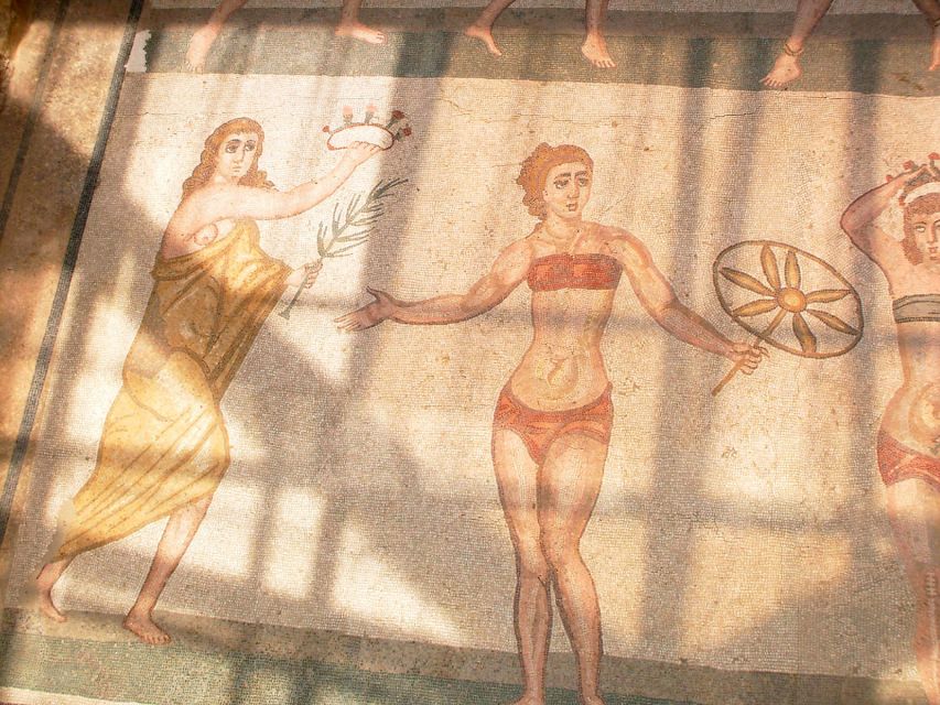 Piazza Armerina: Roman Villa del Casale Mosaics Tour - The peristyle and rooms that make the mosaics make sense
