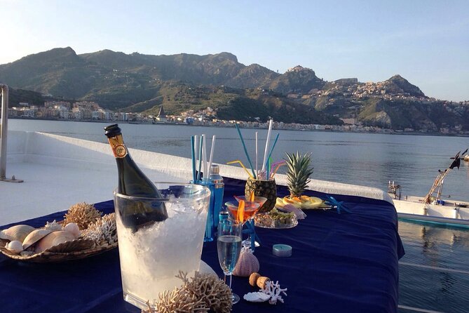 Private boat in Taormina and Isola Bella - Private boat in Taormina and Isola Bella: the main idea