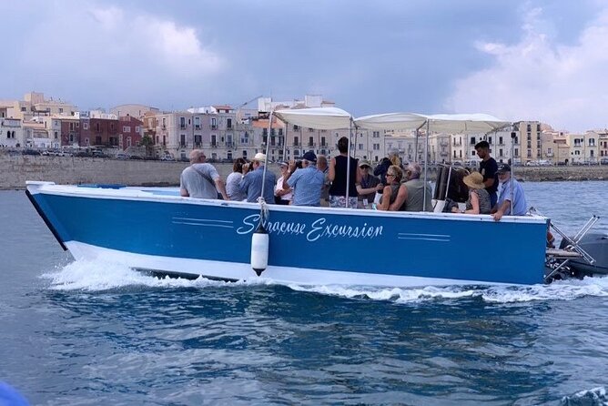 Private boat tour 1h Ortigia and caves with tales - Price and value for a private tour up to 12 people