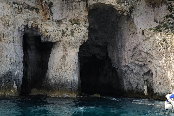 Private boat tour of the island of Ortigia and the sea caves - Two highlights you will actually feel in your bones