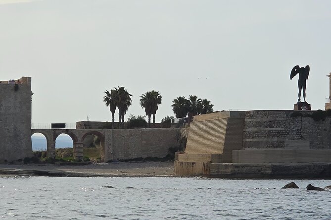Private boat tour of the island of Ortigia and the sea caves - Private Boat Tour Time: 1.5 hours that cover the essentials
