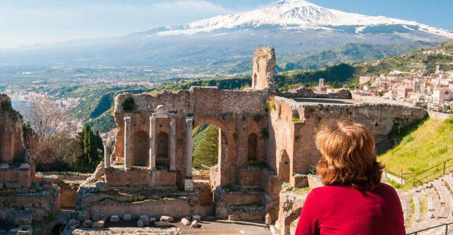 Private Taormina Top City Sights Walking Tour - Porta Catania and Duomo Square: the town’s “center of gravity”