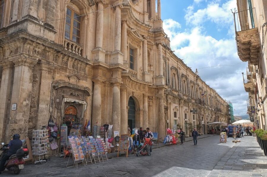 Private Tour of Noto with a local guide - Porta Reale meeting point and how to start without stress
