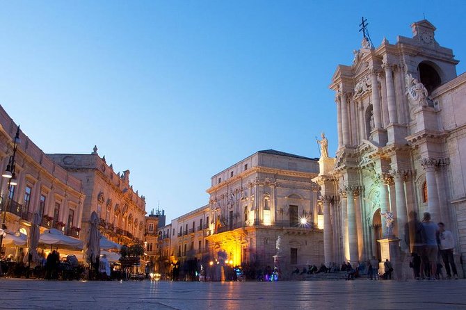 Private tour Syracuse -Archaeological Park and Ortigia with lunch - Syracuse Cathedral and Ortigia on foot: a limestone-bright city walk