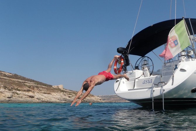 Ragusa coast: Private Sailing tour - Punta Secca and the Fornace Penna ruins offshore