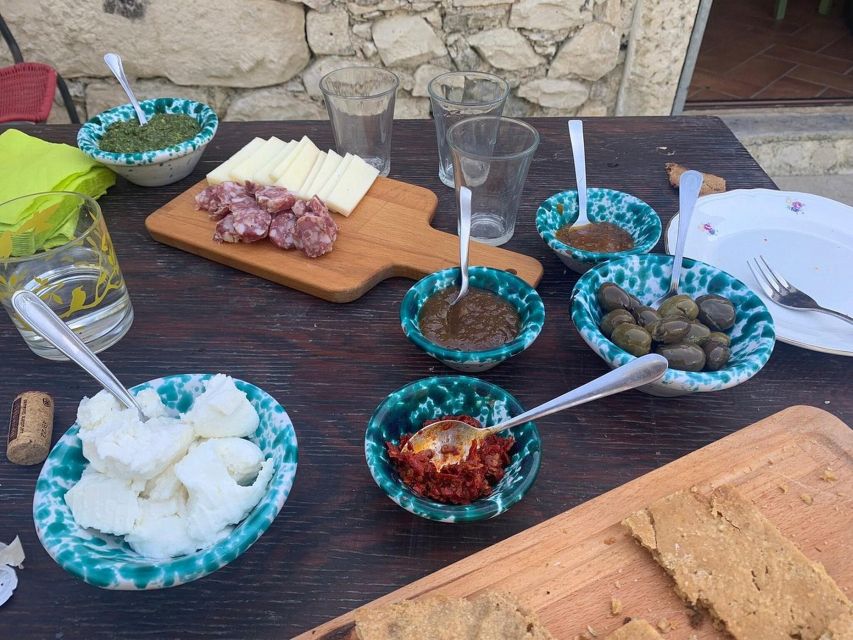 Ragusa Countryside Home Cooking Class & Meal - Wine with lunch: Nero d’Avola or Insolia, local and easy to pair