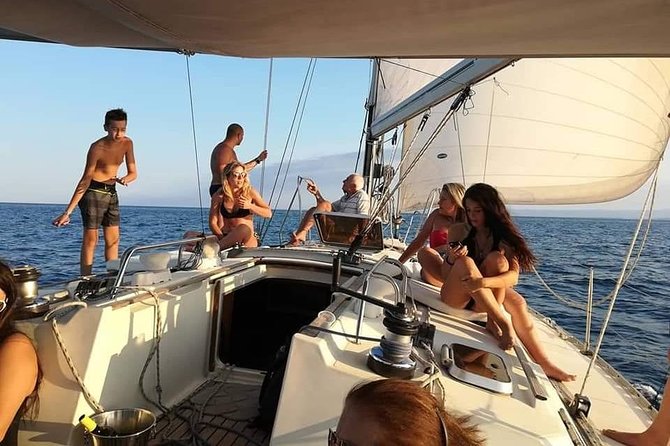 Sailing tour at sunset in catania - Tito Gangi and the onboard vibe you want at sunset
