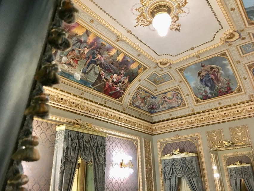 Scicli - Bonelli Patané Palace: exclusive private tour - Meeting point and the quick walk to the palace