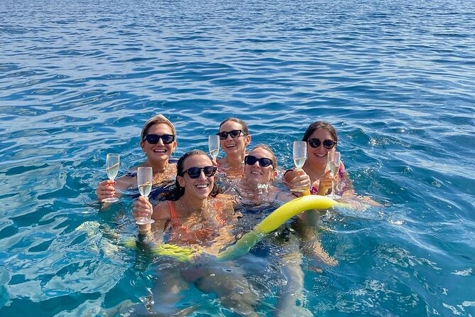 Sicilian wine tasting on the boat in Taormina - Stop 1 Taormina: settling in with a sensorial start