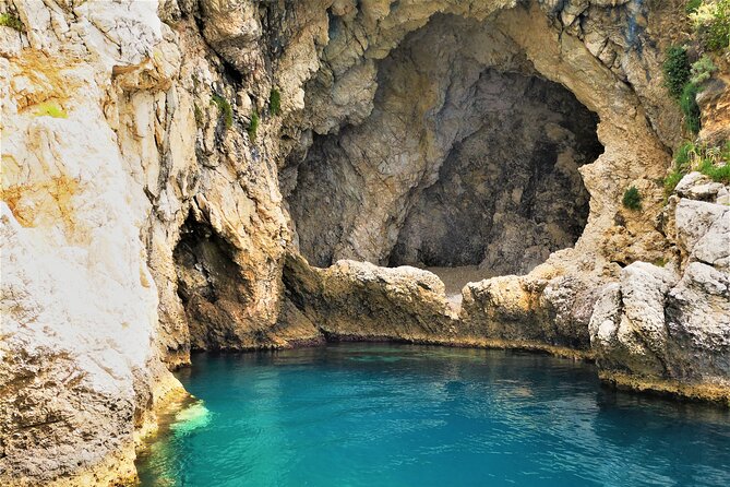 Sicilian wine tasting on the boat in Taormina - Stop 4 Villagonia: a convenient harbor of calm