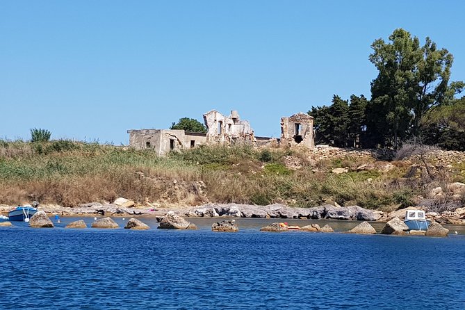 Sicily Boats Avola: Plemmirio boat tour 4 people 4 hours - Tonnara di Avola and Caponegro: the opening stretch