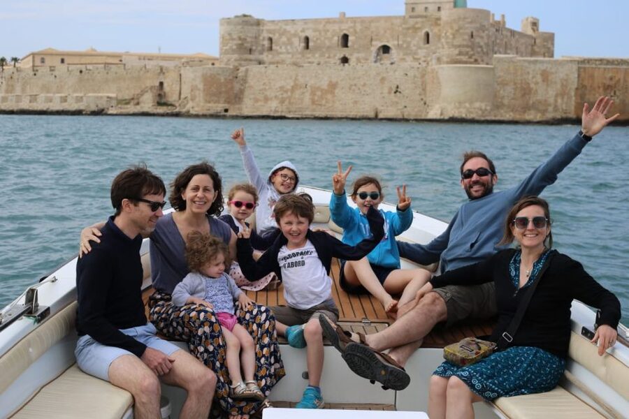 siracusa boat tour with visit to sea caves and ortigiaisland - A 1-hour run around Ortigia’s sea caves