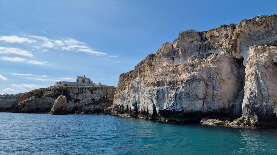 Siracusa: Ortigia & Sea Caves Boat Tour with Sunset Apertif - The sea caves, the water color, and the best photo windows