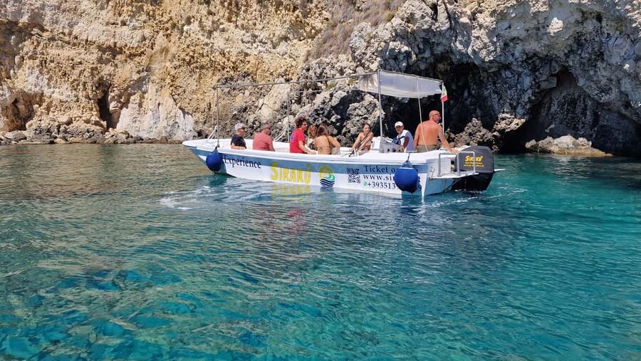 Siracusa: Ortigia & Sea Caves Speedboat Tour with Swim Stop - From A Surgiva to Ortigia: how the 1.5 hours plays out