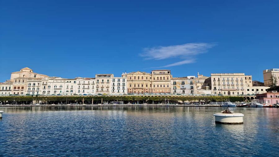 Siracusa: Ortigia & Sea Caves Speedboat Tour with Swim Stop - Timing and sea conditions: how to protect your day