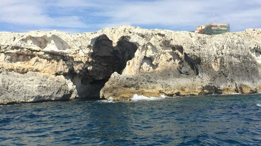 Siracusa: Ortygia Island Boat Tour with Grotto Visit - Ortigia by boat, the fastest way to read Syracuse’s shoreline
