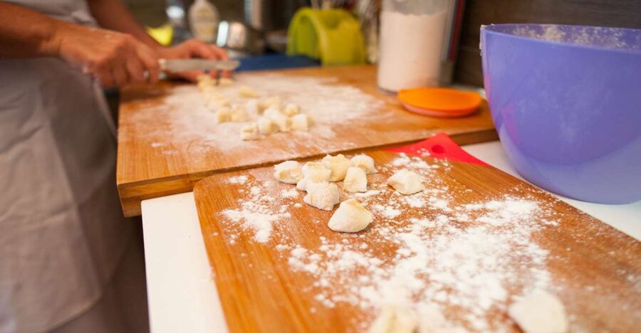 Siracusa: Pasta & Tiramisu Cooking Class at a Local's Home - Why a Cesarine home kitchen in Siracusa changes the whole experience