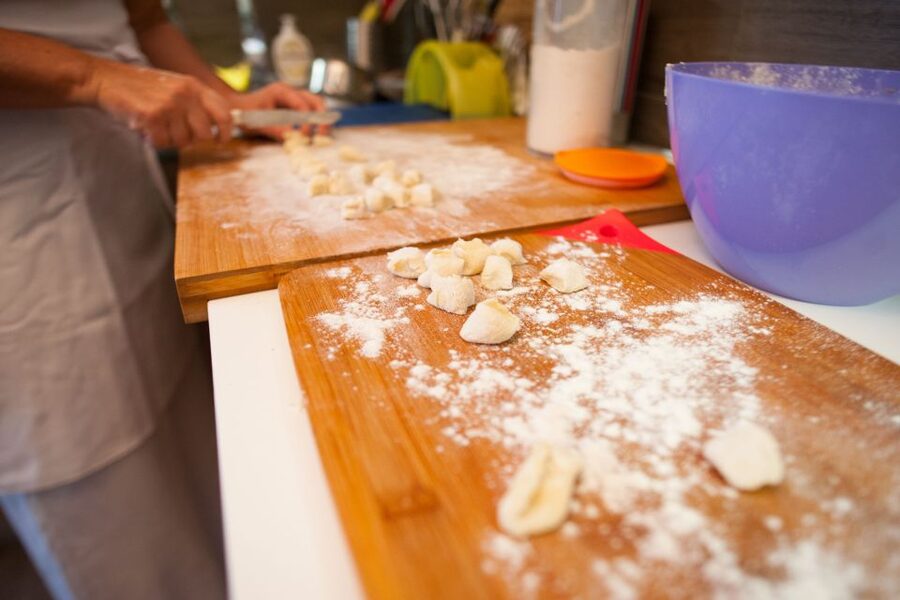 Siracusa: Pasta & Tiramisu Cooking Class at a Local's Home - Two pasta types from scratch: how to think like your host
