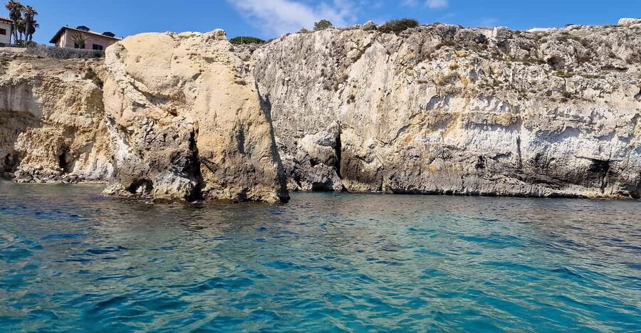 Siracusa: PRIVATE boat excursion 2,5h - Marine caves on the Syracuse coast, for when you want something different