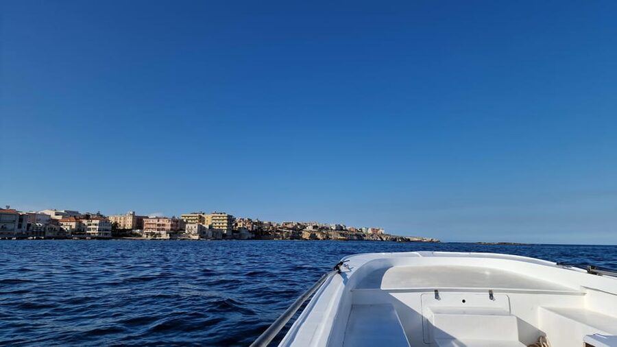 Siracusa: PRIVATE boat excursion 2,5h - The onboard comfort that makes the ride feel easy
