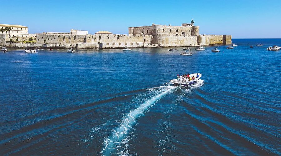 Siracusa: Private Boat Excursion to Ortigia with Prosecco - Private Boat Control, Waves Included