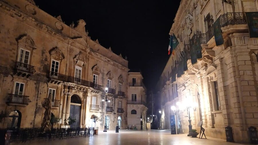 Siracusa Tour: Ortigia by Night in English - Stop-by-stop guide: what to expect at each moment