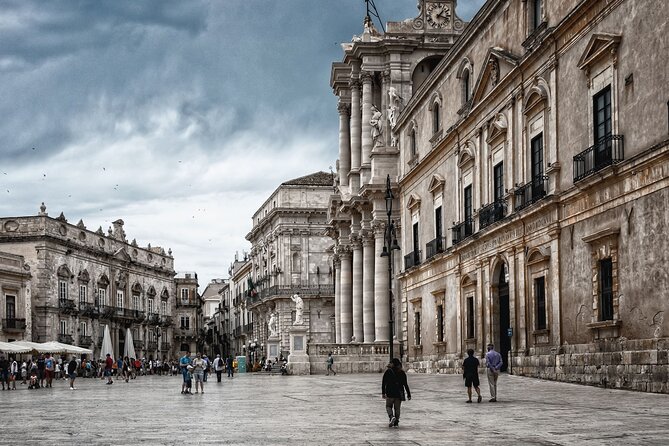 Siracusa Walking Tour with Audio and Written Guide by a Local - Fountain of Diana in Piazza Archimede, a postcard moment with a story