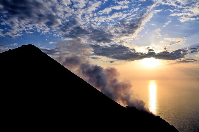 Stromboli: sunset trekking to Sciara del Fuoco - Ashàra - Why Stromboli’s Sciara del Fuoco is such a special sunset hike