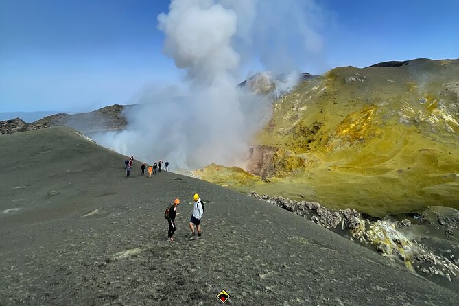 Summit Etna North 3380mt: 4x4 and trekking - The summit trek from 2,960 m to 3,380 m: what to expect
