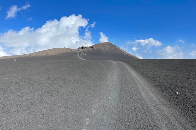 Summit Etna North 3380mt: 4x4 and trekking - Descent over scoria and the last 25 to 30 minutes back down