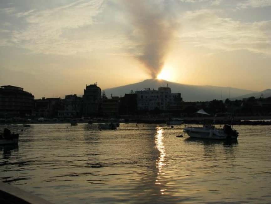 Sunset tour in search of dolphins with aperitif - Practical Packing for a 3-Hour Boat in Sicily