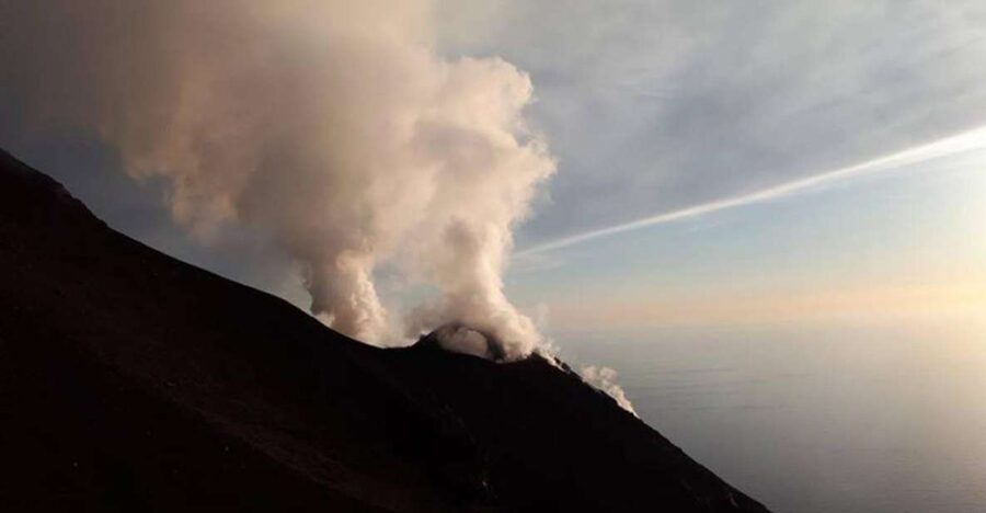 Sunset Trekking on vulcano Stromboli - Sunset Trekking on Stromboli, the real reason it feels special