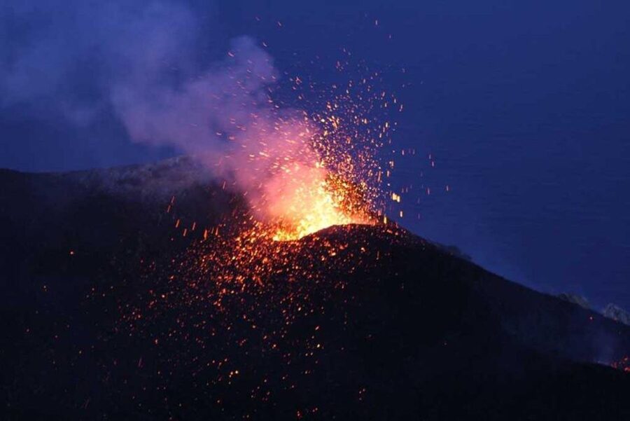 Sunset Trekking on vulcano Stromboli - Reaching 400 metres: your position for the crater explosions