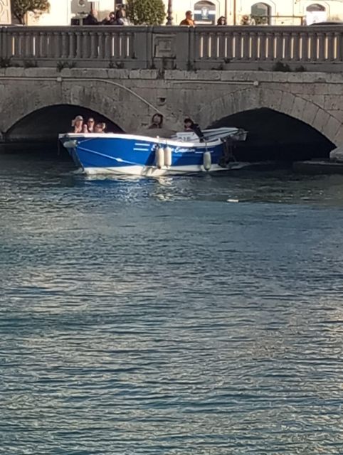 Syracuse: Boat tour Ortigia island,seacaves and Explanations - Price and value: what $23 buys you in real time