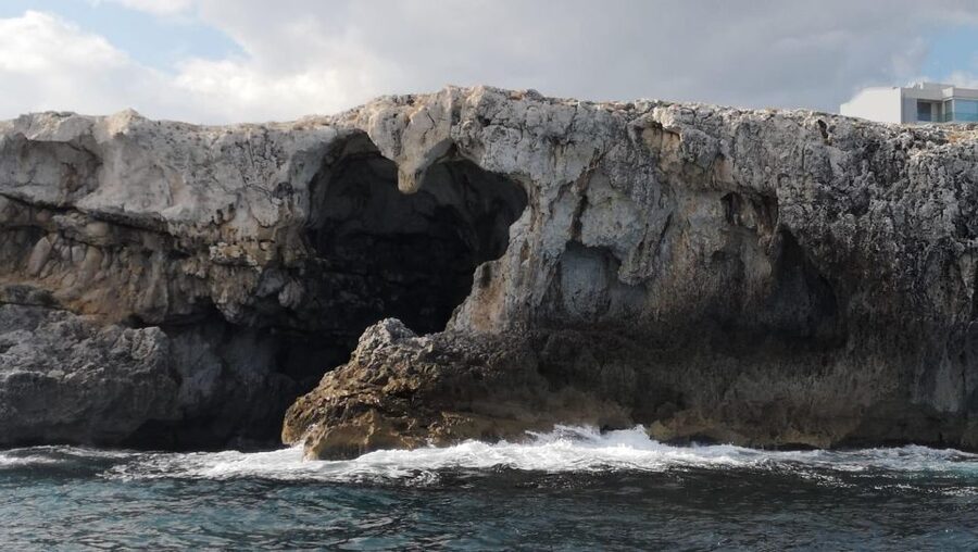 Syracuse: Boat tour Ortigia island,seacaves and Explanations - Where you start at Via Senatore Giuseppe Maielli