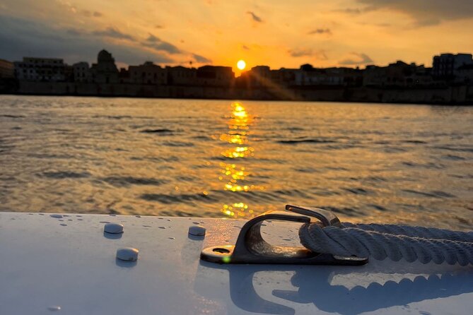Syracuse: Boat tour with Aperitif 2 hours - Stop 1: Syracuse caves, three formations you see from the water