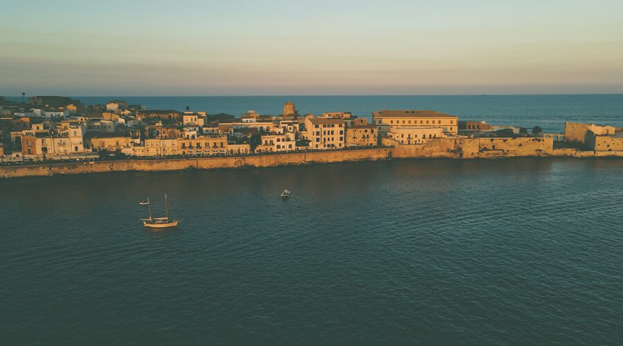 Syracuse: Boat tour with aperitif - The Aperitif Moment, Sicilian Cutting Board and Prosecco