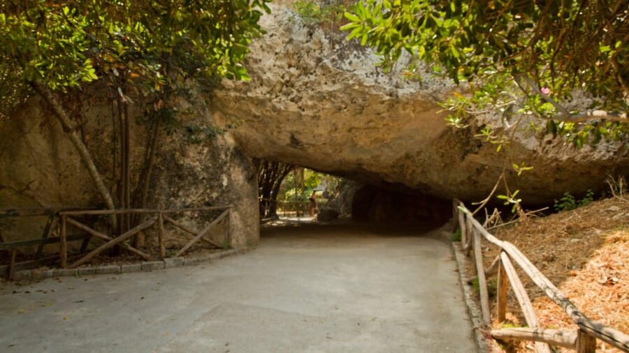 Syracuse: Greek Theater and Neapolis Guided Private Tour - Latomie: ancient quarries, heavy labor, then shade and silence