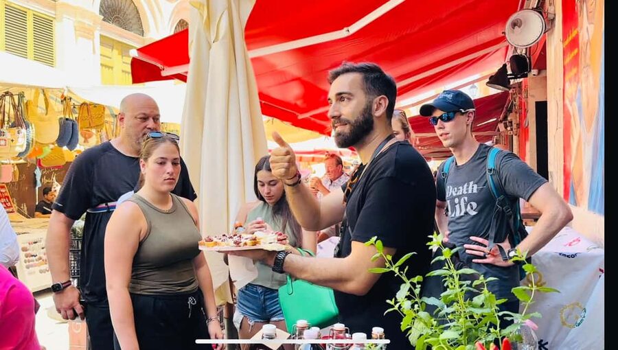 Syracuse: Guided Street Food Tour in Ortigia - The Ortigia street market hour, with Francesco and real flavor focus