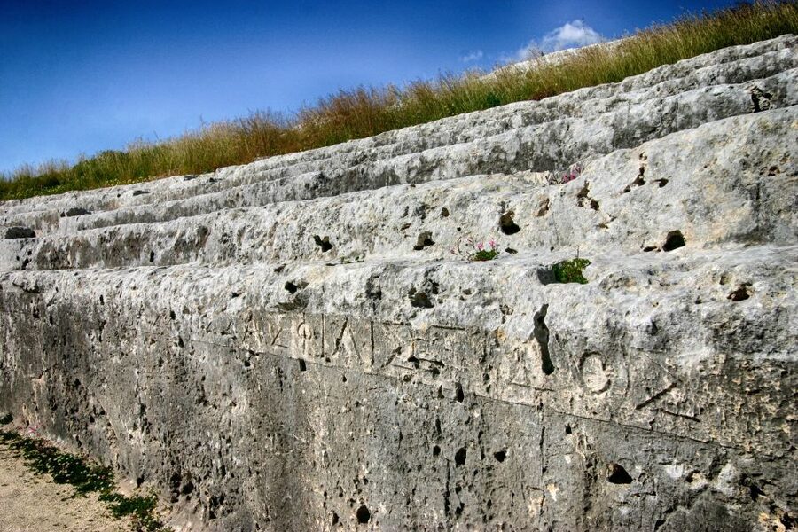 Syracuse: Neapolis Archaeological Park Small Group Tour - Park photo stop, then the shift to Roman Syracuse