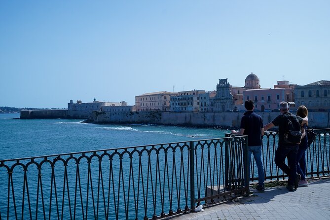 Syracuse, Ortigia and Noto walking tour from Catania - Fonte Aretusa and the Syracuse Cathedral zone in Ortigia
