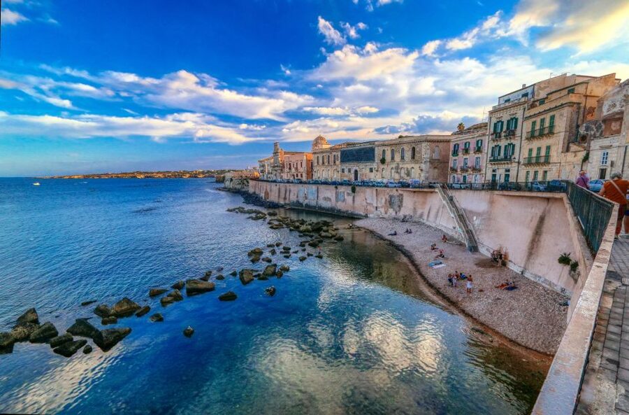 Syracuse: Ortigia Classic Walking Tour - Via della Giudecca and the Church of Saint John Baptist: a different part of the puzzle