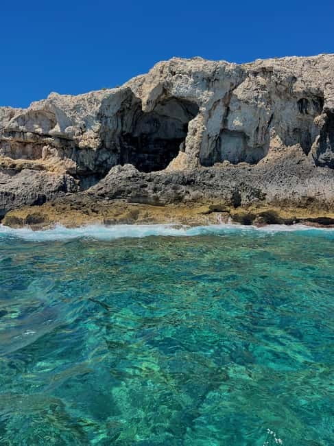 Syracuse: Ortigia Island and Sea Caves Boat Tour with Drinks - Where you meet, how check-in works, and why timing matters