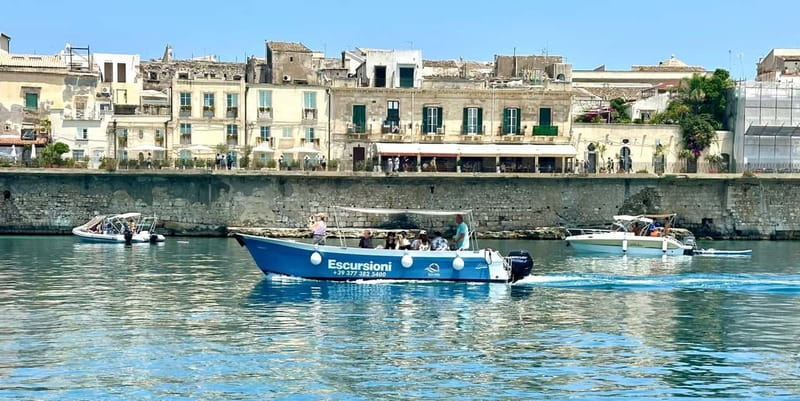 Syracuse: Ortigia Island and Sea Caves Boat Tour with Drinks - The sea caves and the heart-shaped cave: what to look for